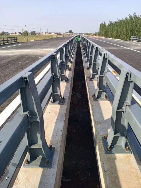 九江防撞護(hù)欄案例