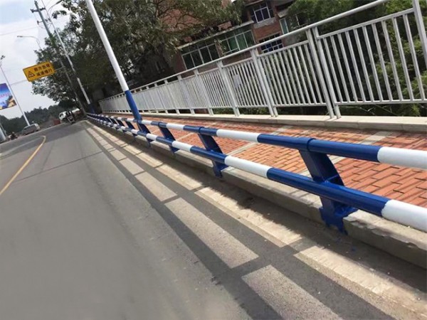 防撞護(hù)欄