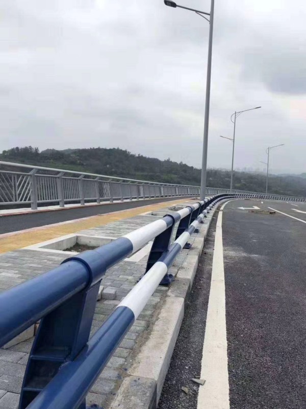 道路防撞護(hù)欄